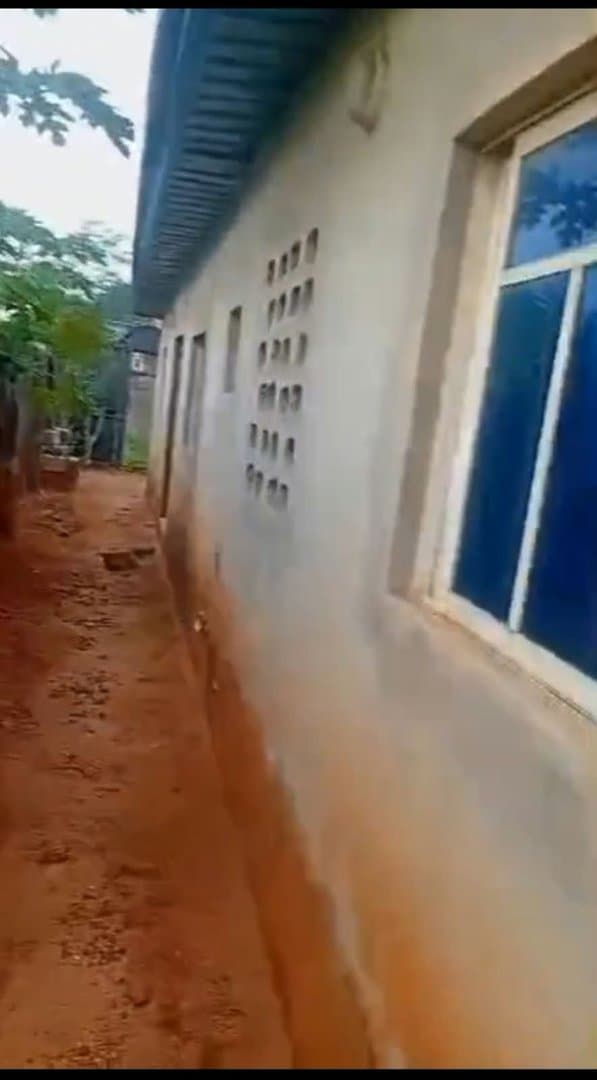 🔥 14-Unit Self-Contained Hostel/Guesthouse for Sale Near Igbariam Junction, Anambra — 5